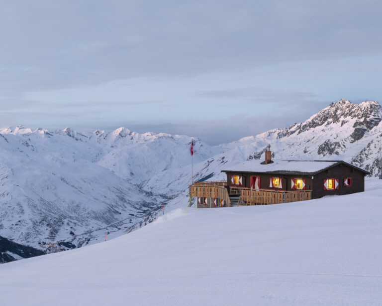 Déguster nos vins en montagne.