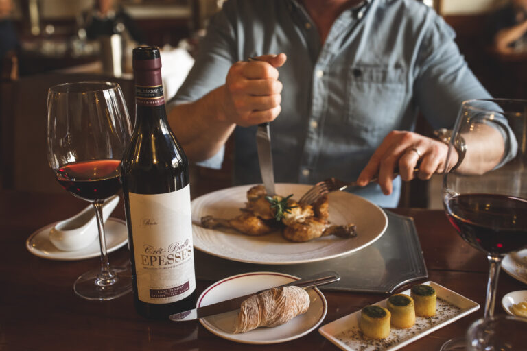 Quel vin rouge pour les grillades : Découvrez le vin rouge d’Epesses